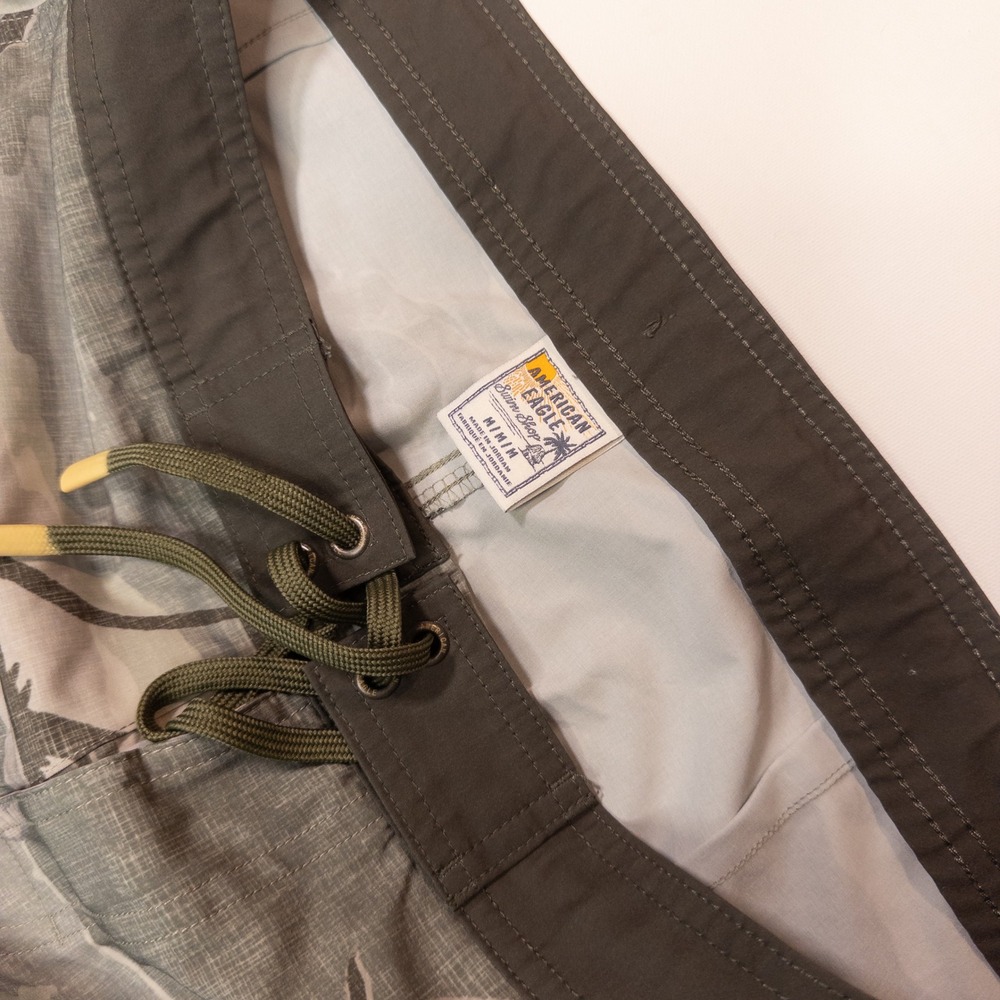 American Eagle Swim Trunks Mens M Olive Camo Palm Tree Board Shorts - Picture 5 of 10